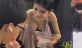 吃网红黑瓜视频在线播放,揭秘网络红人的幕后生活