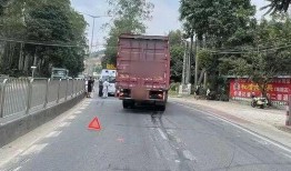 网友爆料货车视频播放,视频记录惊心动魄一幕